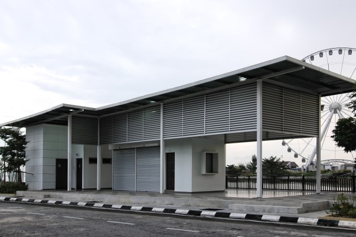 RIVERSIDE LATRINE (2)